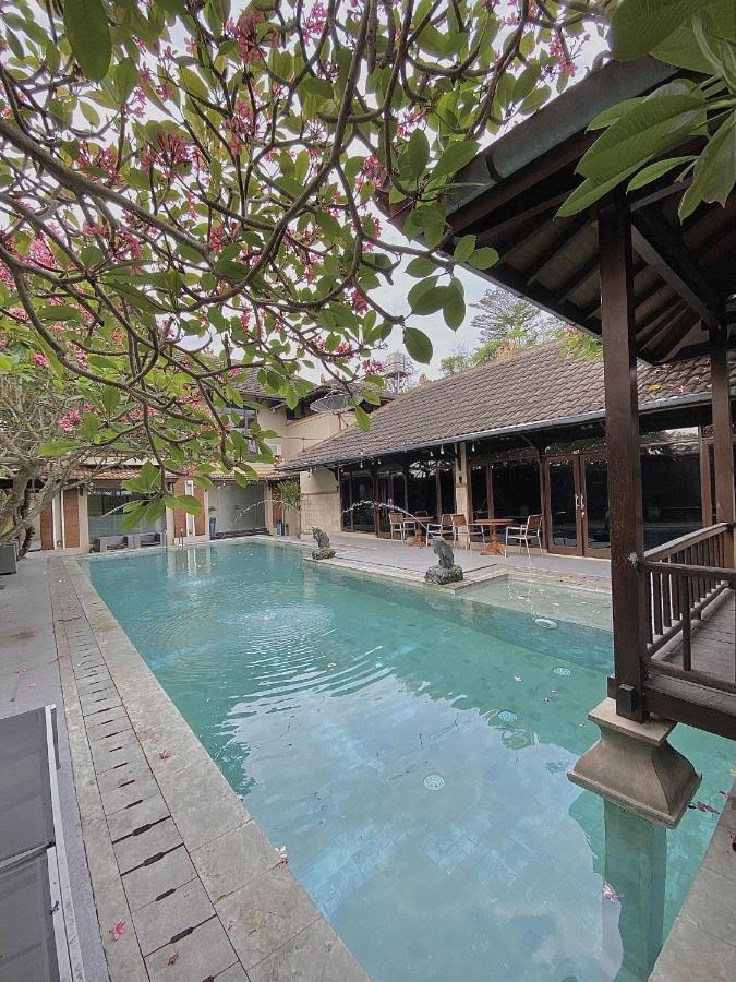 Chrome Hotel & Resort Solo Colomadu Exteriör bild