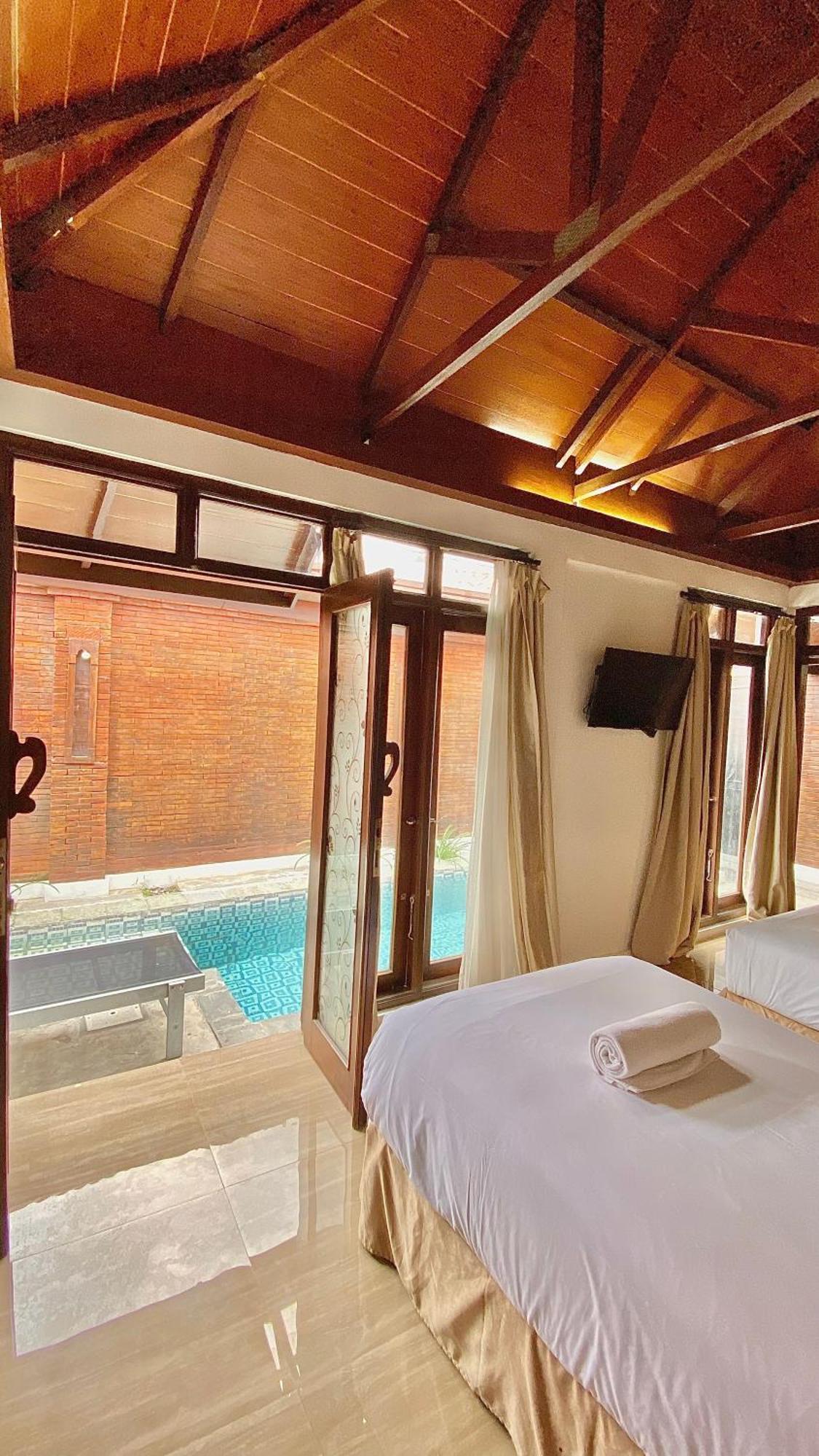 Chrome Hotel & Resort Solo Colomadu Exteriör bild