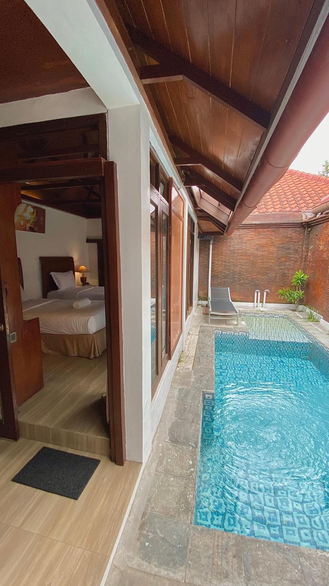 Chrome Hotel & Resort Solo Colomadu Exteriör bild
