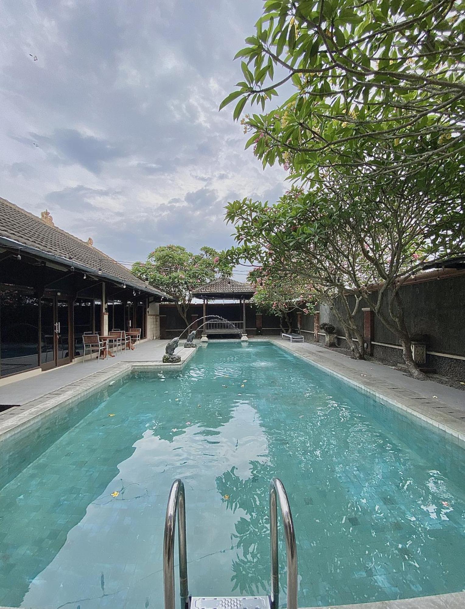 Chrome Hotel & Resort Solo Colomadu Exteriör bild